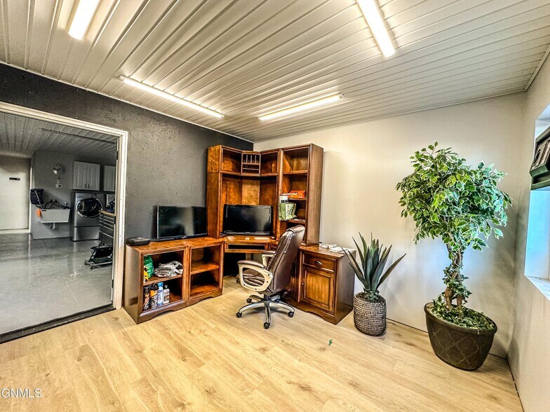 More Photos Of 1409 Lockheed Dr, Bismarck Warehouse For Sale
