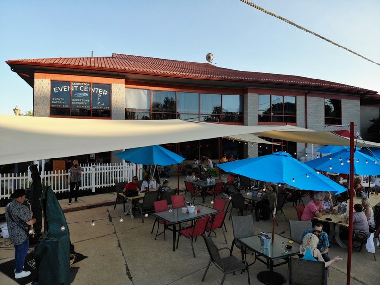 More Photos Of 192 E Main St, Lexington Restaurant For Sale