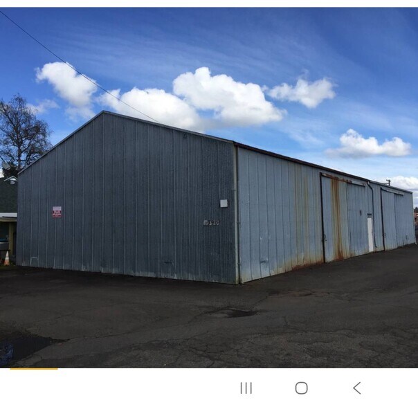 More Photos Of 1390 Main, Dallas Manufacturing For Lease