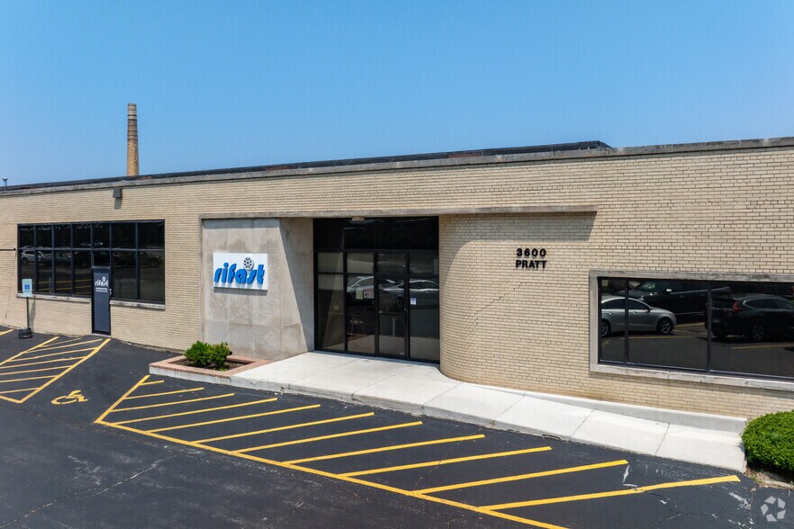 More Photos Of 3600-3690 W Pratt Ave, Lincolnwood Manufacturing For Lease