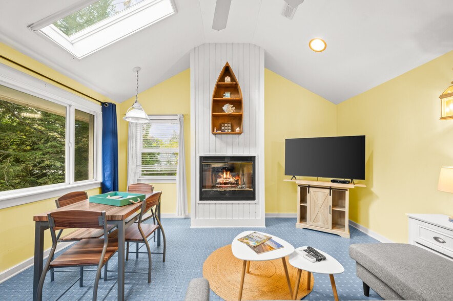 More Photos Of 231 E Buffalo St, New Buffalo Hotel For Sale