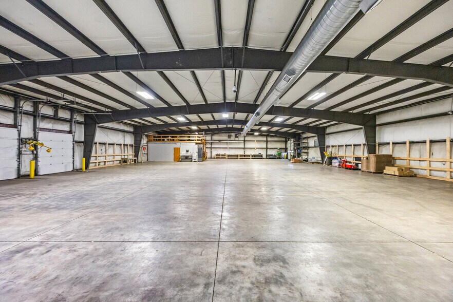 More Photos Of 80 Davis Pky, Clyde Warehouse For Sale