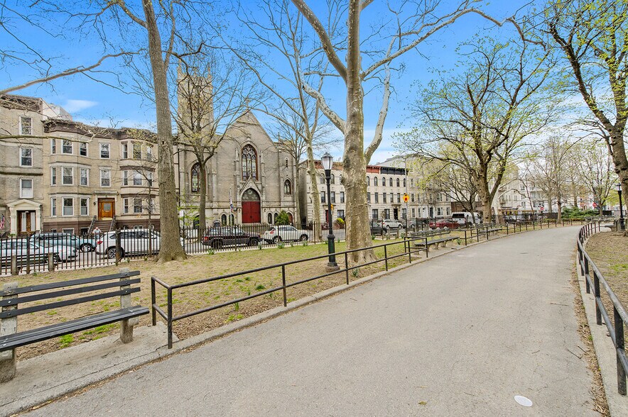 More Photos Of 129 Russell St, Brooklyn Religious Facility For Sale