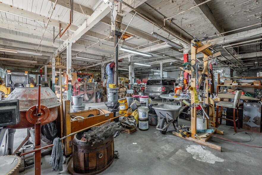 More Photos Of 104 Monterey Street, Cowan Industrial For Sale