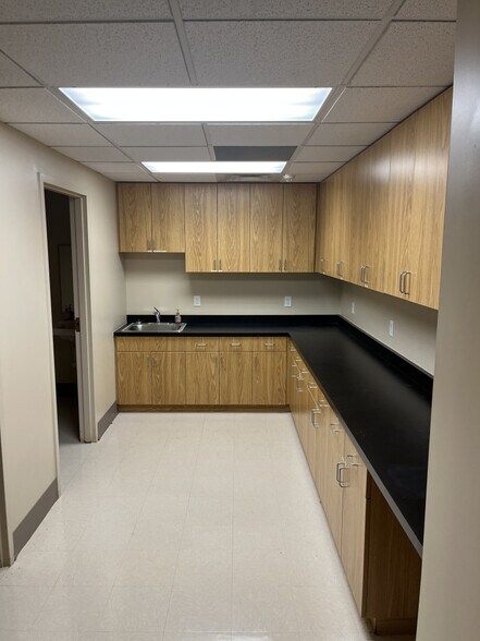 More Photos Of 2501 Chatham Rd, Springfield Office For Lease