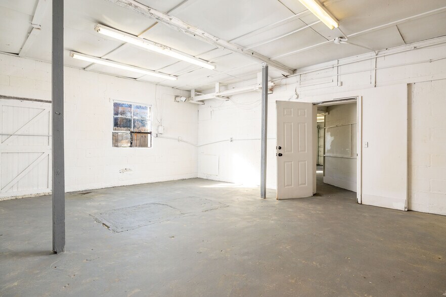 More Photos Of 2336 Old Knoxville Pike, Maryville Light Manufacturing For Sale