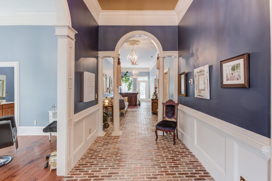 More Photos Of 152 E Shadburn Ave, Buford Office For Sale