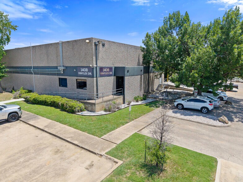 More Photos Of 1408 Vinylex Dr, Carrollton Distribution For Sale