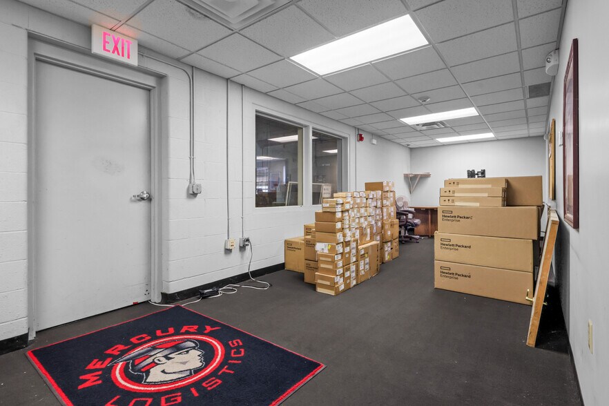 More Photos Of 16172 Imperial Pky, Strongsville Service For Sale