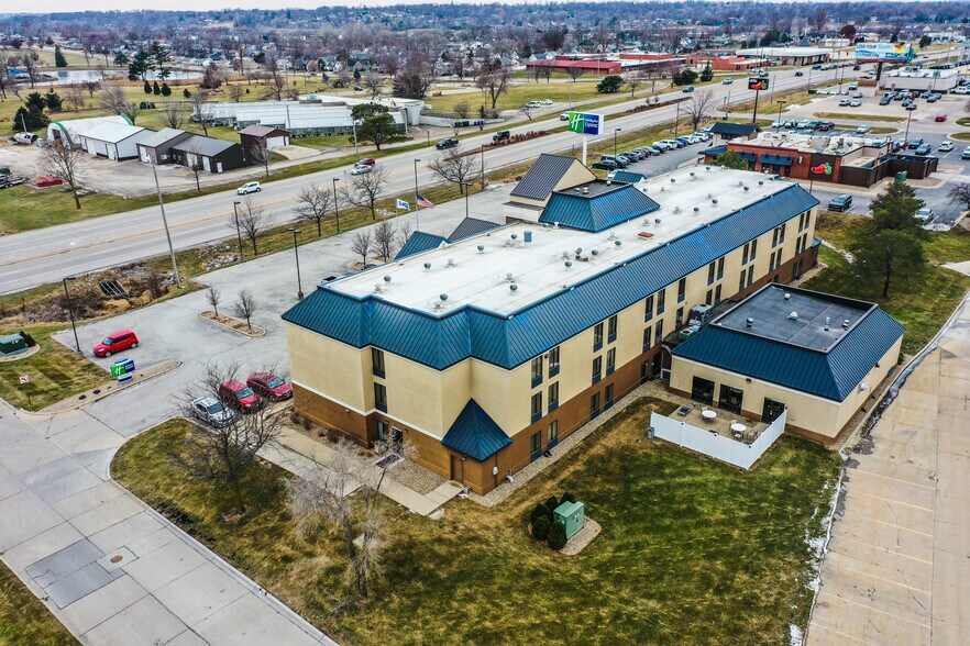 More Photos Of 1230 Collins Rd NE, Cedar Rapids Hotel For Sale