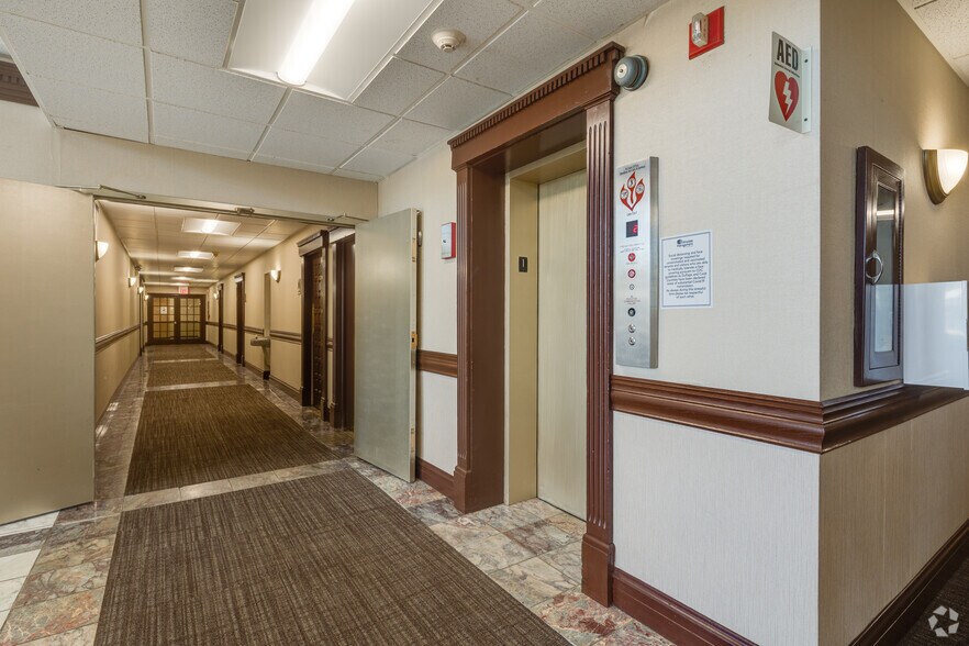 More Photos Of 15 Spinning Wheel Rd, Hinsdale Unknown For Lease