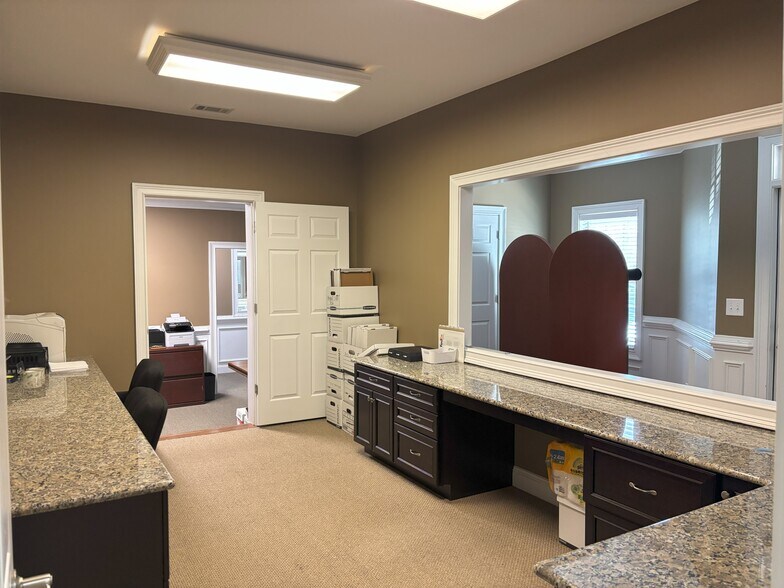 More Photos Of 20 Pointe North Dr, Cartersville Office For Sale