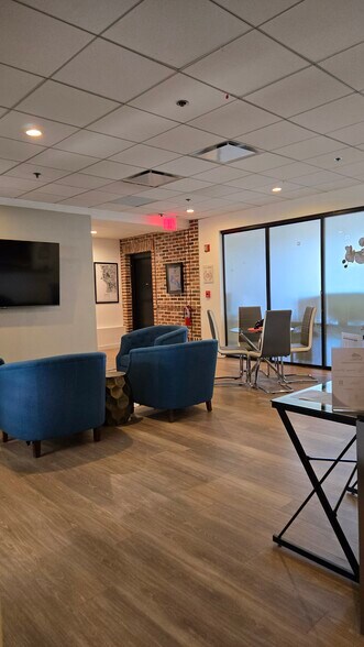 More Photos Of 240 1st Ave S, Saint Petersburg Loft Creative Space For Lease