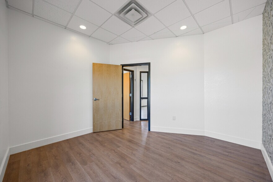 More Photos Of 7225 W Highway 71, Austin Medical For Lease