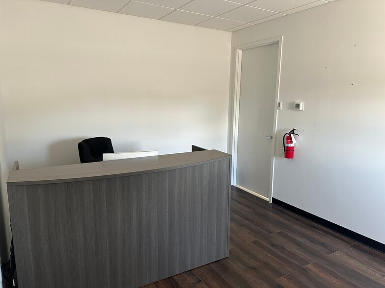 More Photos Of 26611 Wesley Chapel Blvd, Lutz Warehouse For Lease