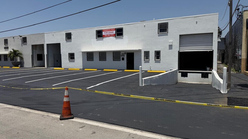 More Photos Of 1705-1707 W 32nd Pl, Hialeah Warehouse For Lease