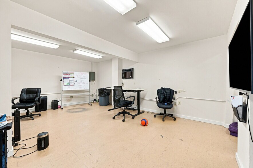 More Photos Of 2757 16th St, San Francisco Warehouse For Lease