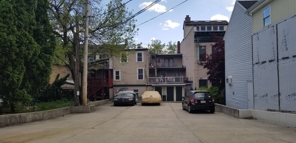 More Photos Of 427 Front St, Catasauqua Storefront Retail Residential For Lease