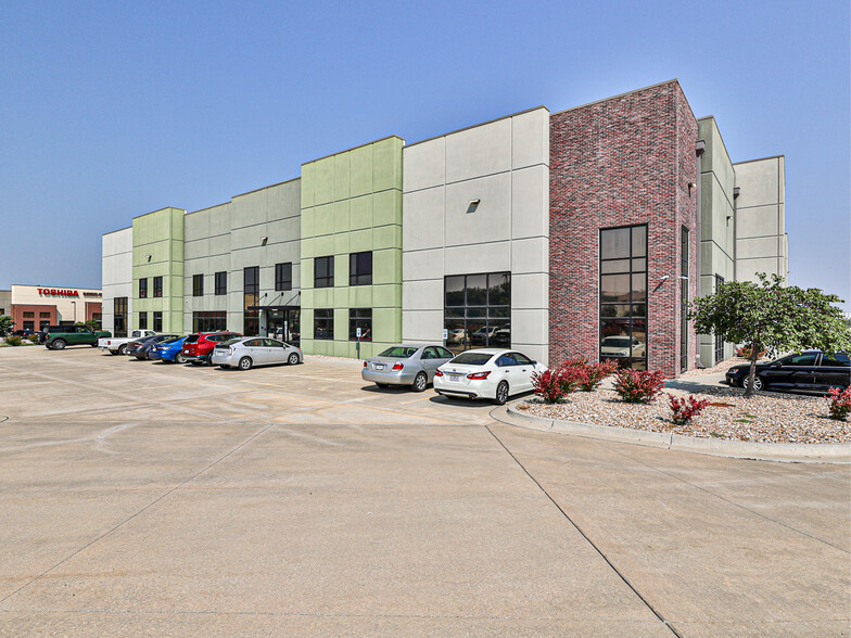 Primary Photo Of 2620 NE McBaine Dr, Lees Summit Warehouse For Lease