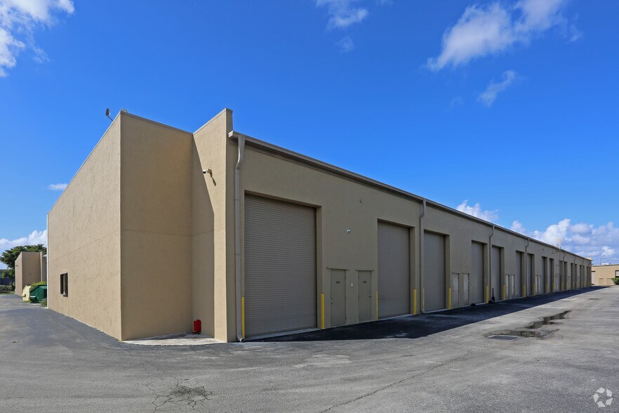 More Photos Of 6650-6810 E Rogers Cir, Boca Raton Flex For Lease
