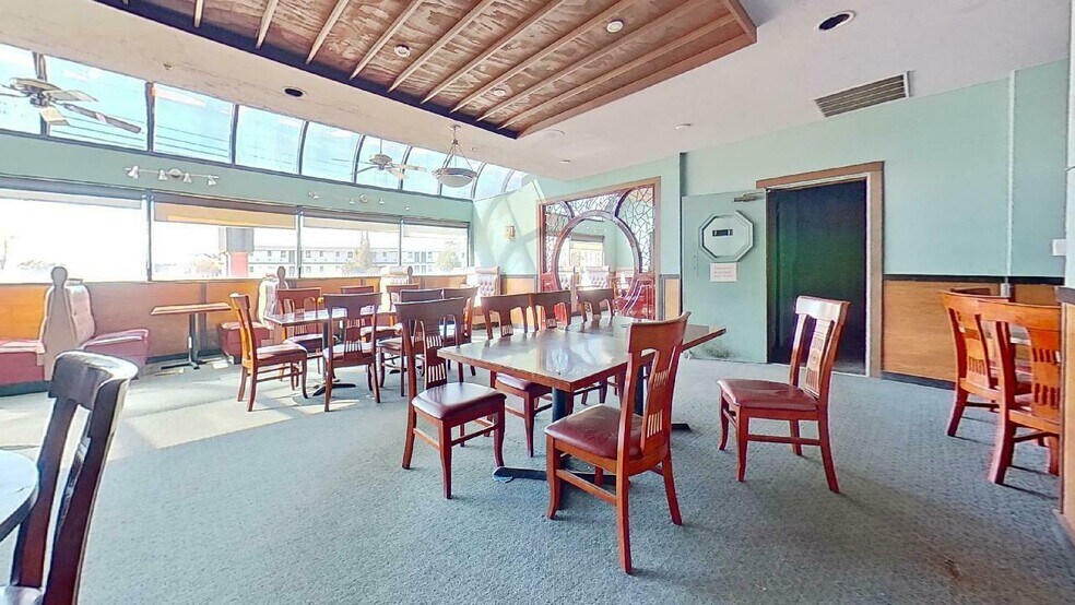 More Photos Of 95 Lake St, Gilford Restaurant For Sale