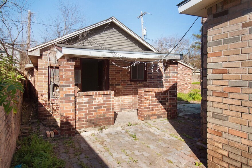 More Photos Of 1333-1335 Yale St, Houston General Retail For Sale