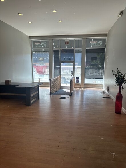 More Photos Of 3039 N Lincoln Ave, Chicago Apartments For Lease