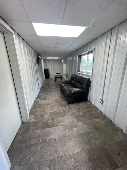 More Photos Of 3301 Cypress Creek Pky, Houston Warehouse For Lease