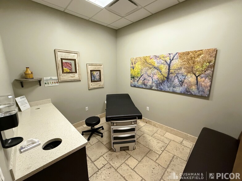 More Photos Of 90 W River Rd, Tucson Freestanding For Lease