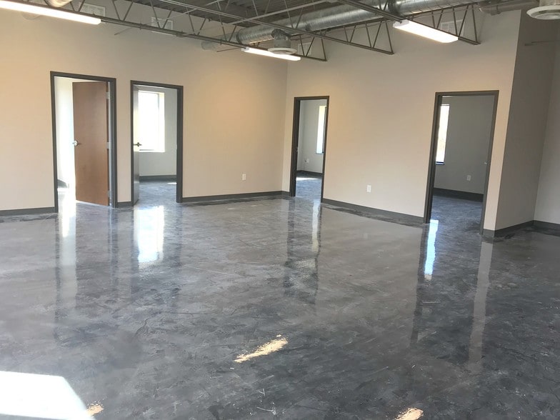 More Photos Of 1919 E 52nd St, Indianapolis Office For Lease