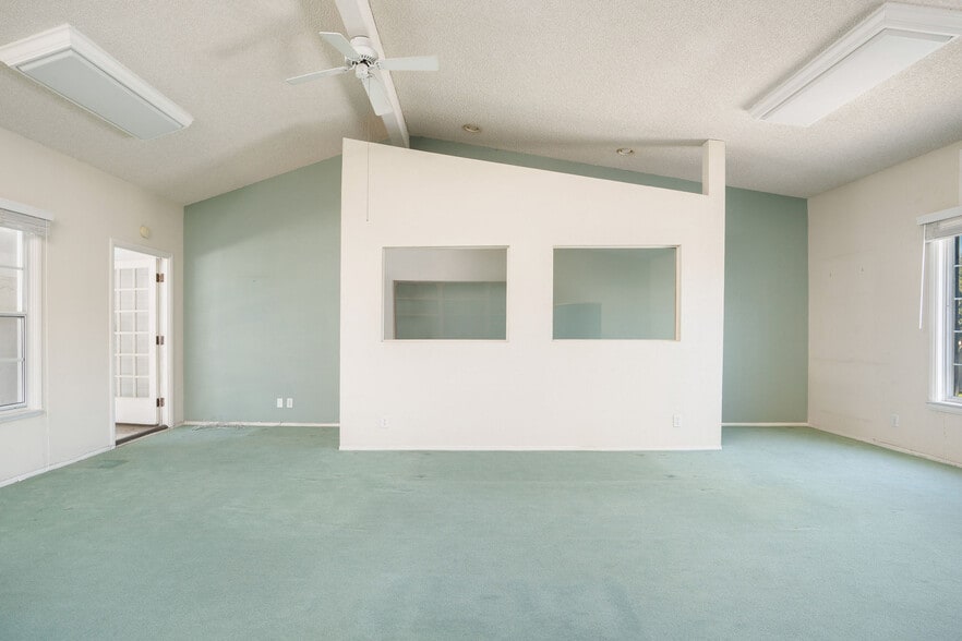 More Photos Of 224 Main St, Seal Beach Storefront For Sale