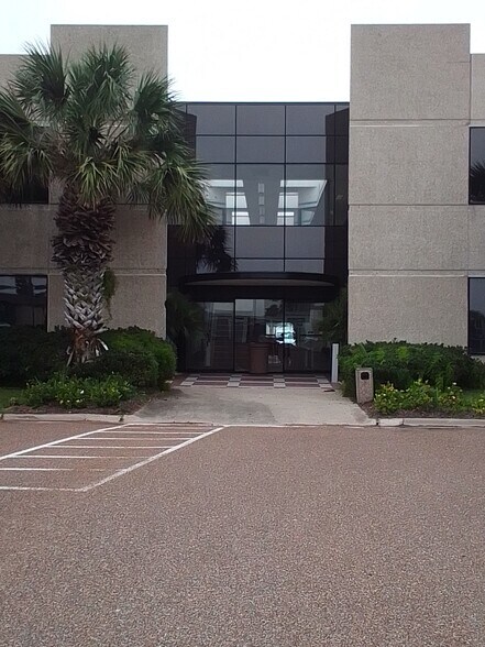 More Photos Of 5402 S Staples St, Corpus Christi Office For Lease