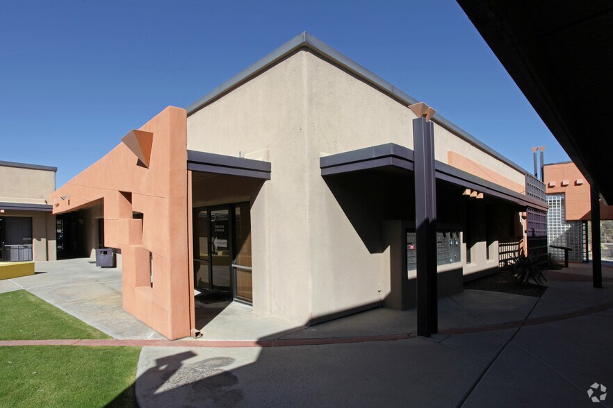 More Photos Of 1605 N Wilmot Rd, Tucson Unknown For Lease