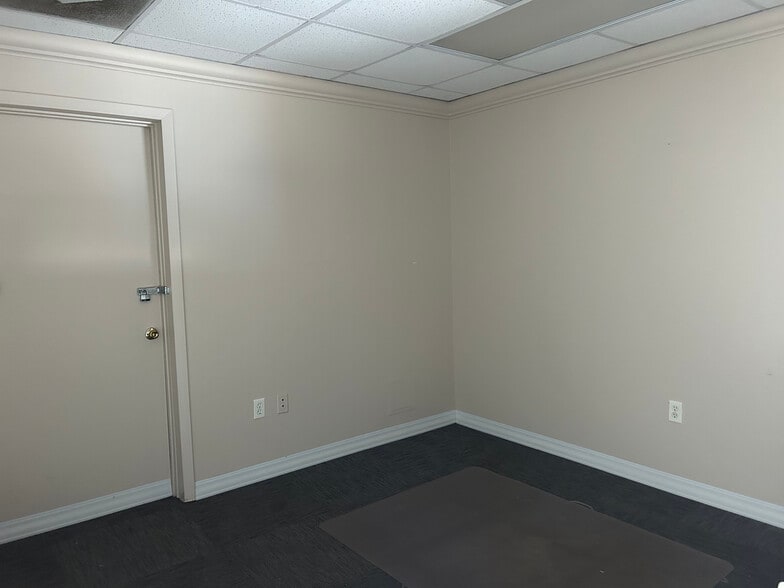 More Photos Of 3384 NE 34th ave, Wildwood Unknown For Lease