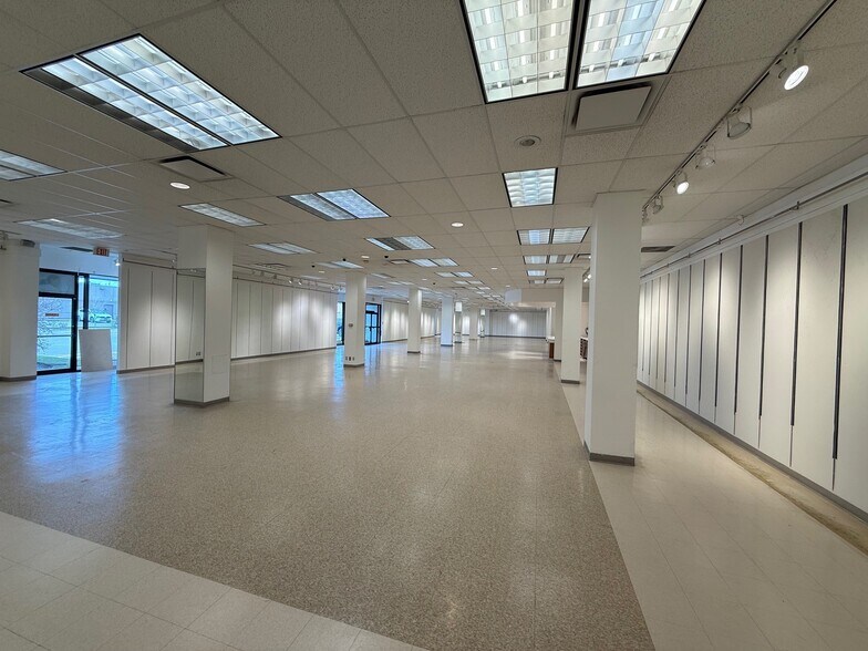 More Photos Of 10440 Macleod Trl SE, Calgary Unknown For Lease