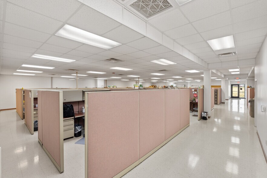 More Photos Of 1630 W HWY BUSS 77, San Benito Office For Sale