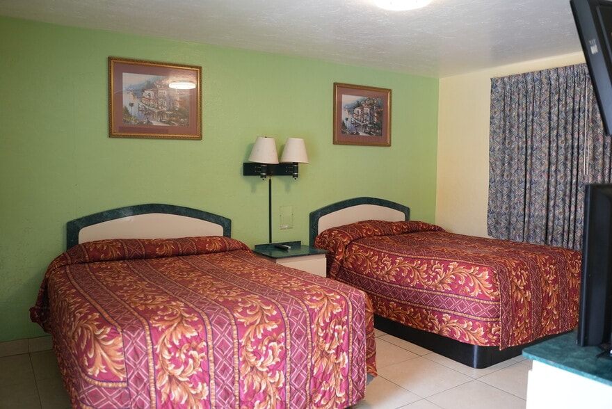 More Photos Of 418 S Federal Hwy, Hollywood Hotel For Sale