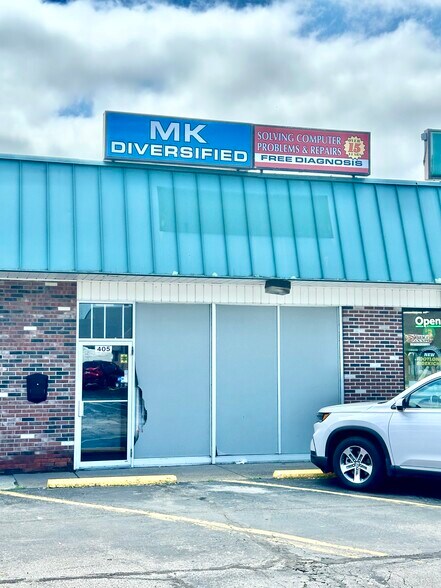 Primary Photo Of 401-427 Cleveland St, Elyria Unknown For Lease