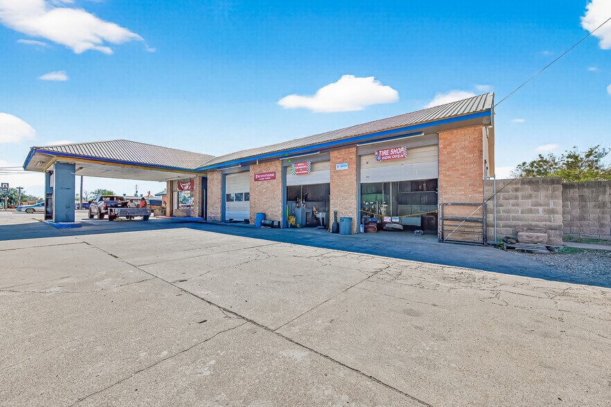 More Photos Of 917 E Main St, Eagle Lake Service Station For Sale