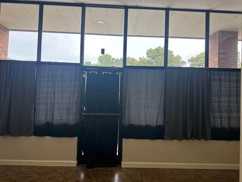 More Photos Of 3865-3877 Winchester Rd, Memphis Storefront For Lease