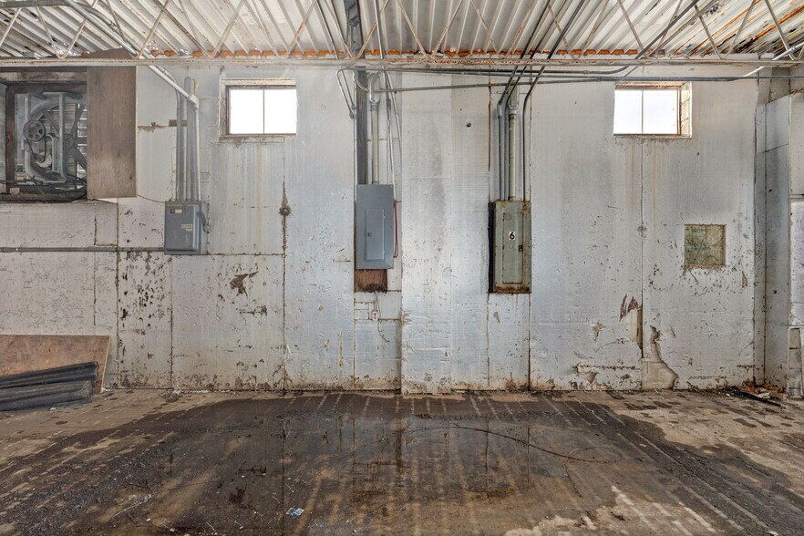 More Photos Of 504 Airport Rd, Crane Warehouse For Sale