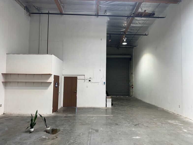 More Photos Of 12335 Denholm Dr, El Monte Warehouse For Lease
