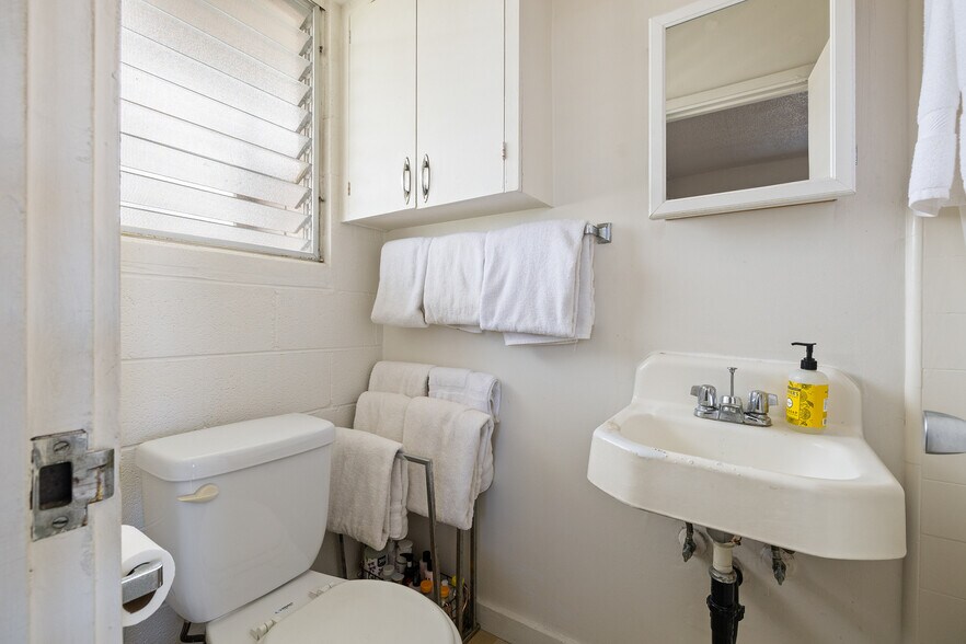 More Photos Of 2318 Lime St, Honolulu Apartments For Sale