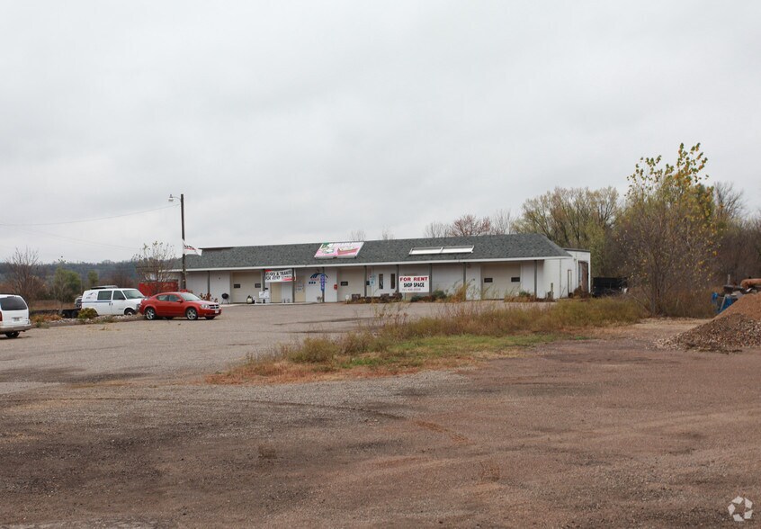 More Photos Of 8170 Wi-65, River Falls Service For Sale