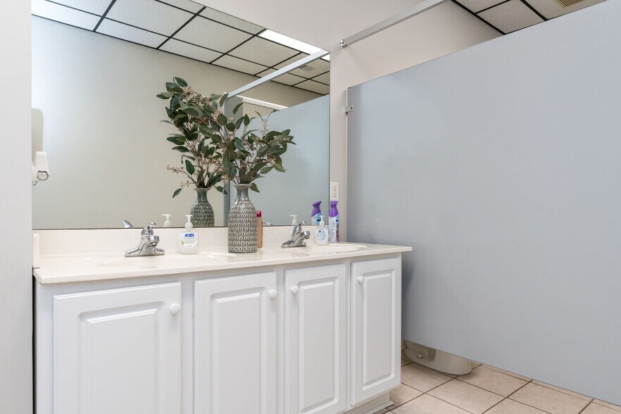 More Photos Of 3240 Office Pointe Pl, Louisville Coworking Space