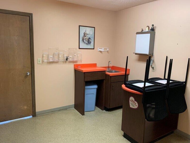 More Photos Of 10569 Lem Turner Rd, Jacksonville Medical For Sale