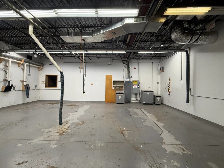 More Photos Of 7565-7575 Commerce Ct, Sarasota Flex For Sale