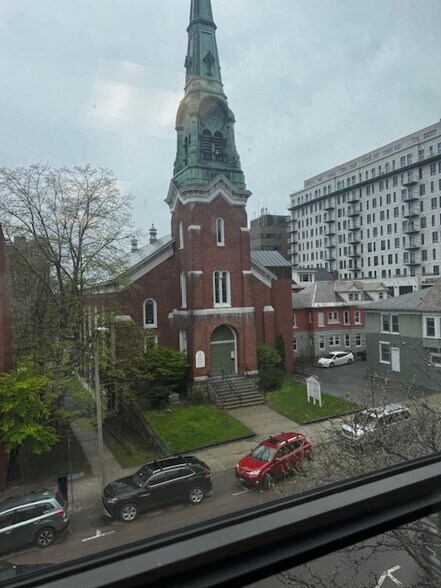 More Photos Of 86 Saint Paul St, Burlington Office For Lease