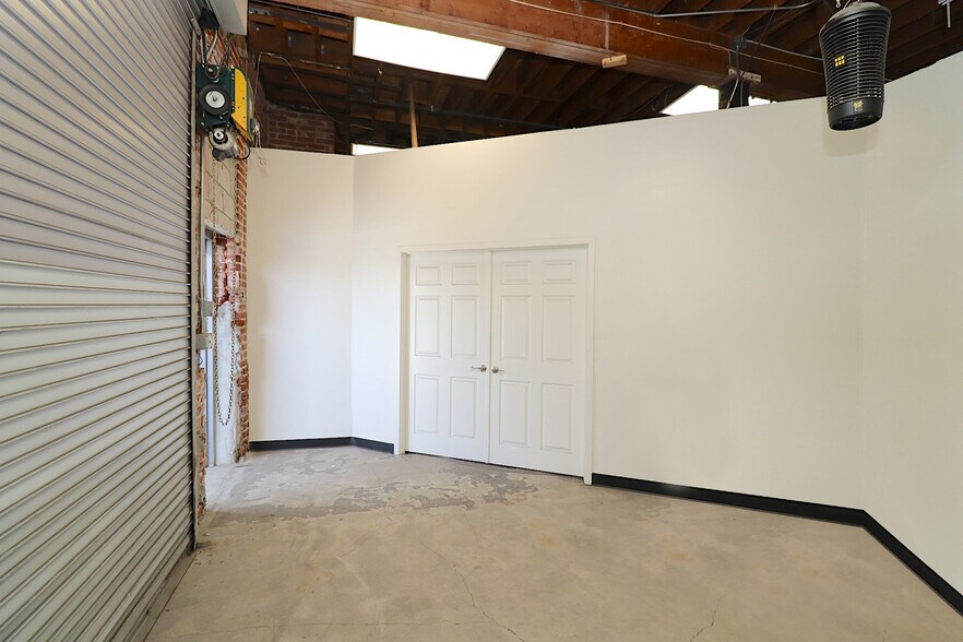 More Photos Of 2614 Crenshaw Blvd, Los Angeles Loft Creative Space For Lease