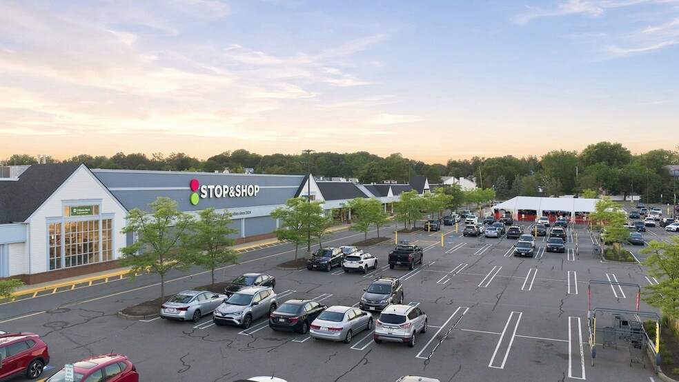 More Photos Of 2 Elm St, Woburn Freestanding For Lease